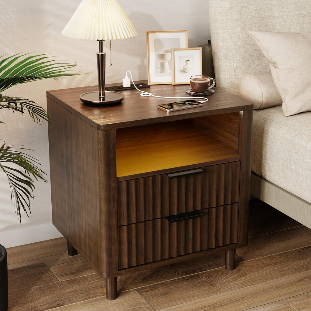 Fluted Nightstand with Charging Station, 2 Drawers Storage Bedside Table, Solid Wood Modern Nightstand with Open Shelf, Curved Profile Design, End Table for Indoor Room Bedroom Office, Oak